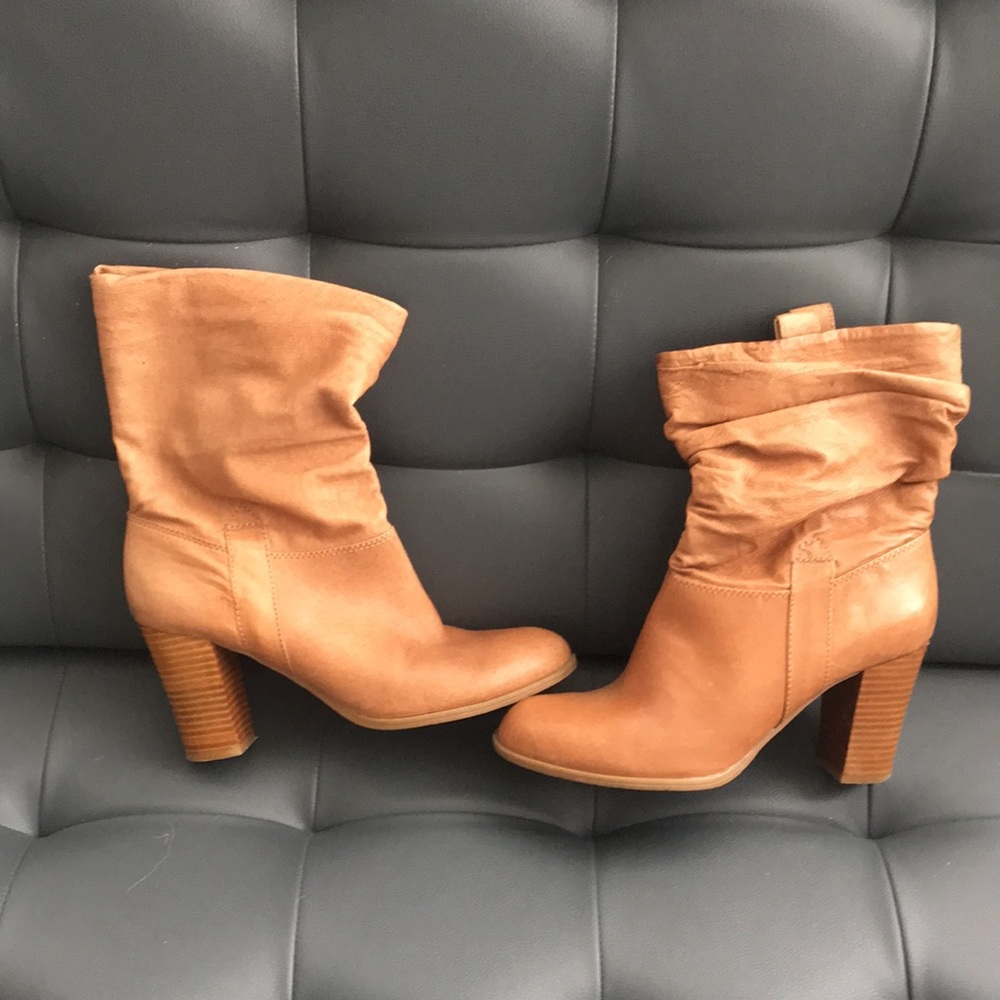 Beautiful leather booties size 7 1/2 in great shape!!!